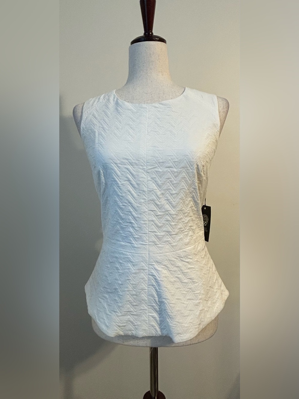 NWT Vince Camuto Ivory Textured Peplum Top Size 6 Exposed Back Zip